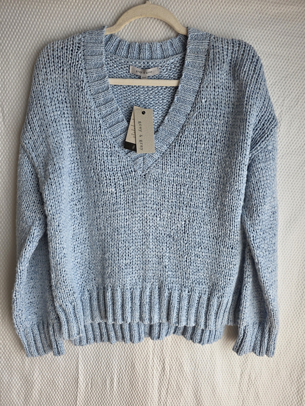 NWT Grey & Gray Pastel Blue Chunky Knit V-Neck Sweater. Size M.